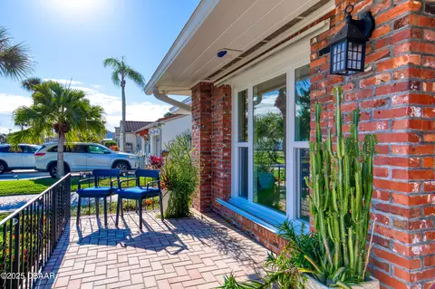 Exterior - 926 S Beach St, Ormond Beach, FL 32174 photo 4 of 14