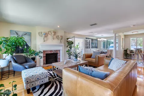 Living - 926 S Beach St, Ormond Beach, FL 32174 photo 4 of 5