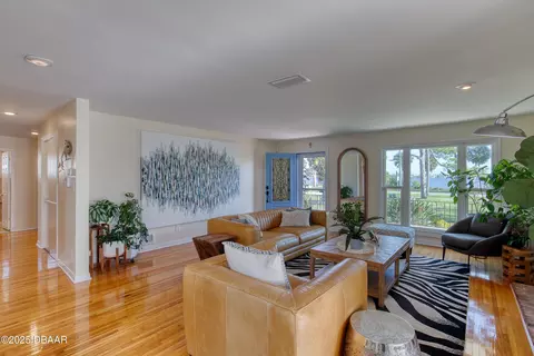 Living - 926 S Beach St, Ormond Beach, FL 32174 photo 2 of 5