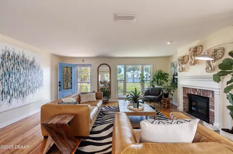 Living - 926 S Beach St, Ormond Beach, FL 32174 photo 1 of 5