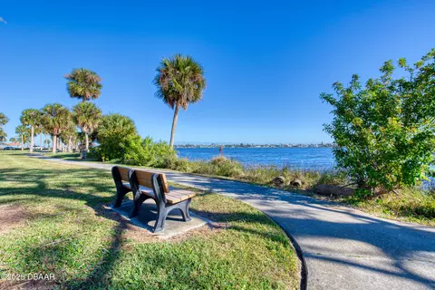 View/Area - 926 S Beach St, Ormond Beach, FL 32174 photo 2 of 19