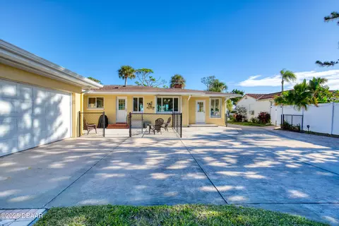 Exterior - 926 S Beach St, Ormond Beach, FL 32174 photo 9 of 14
