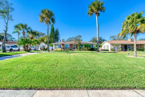 Exterior - 926 S Beach St, Ormond Beach, FL 32174 photo 1 of 14
