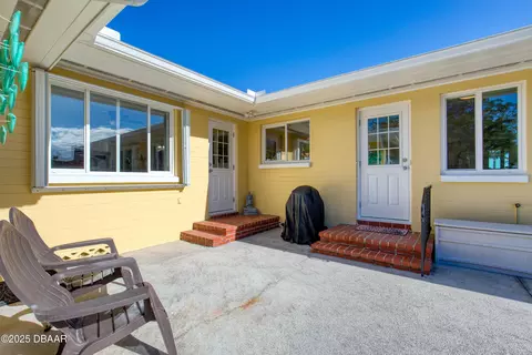 Exterior - 926 S Beach St, Ormond Beach, FL 32174 photo 6 of 14