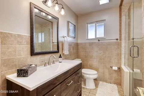 Bath - 926 S Beach St, Ormond Beach, FL 32174 photo 2 of 6