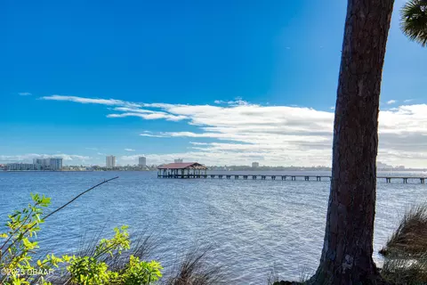 View/Area - 926 S Beach St, Ormond Beach, FL 32174 photo 3 of 19