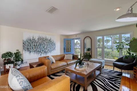 Living - 926 S Beach St, Ormond Beach, FL 32174 photo 3 of 5