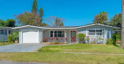 417 Manhattan Ave, Daytona Beach, FL 32118