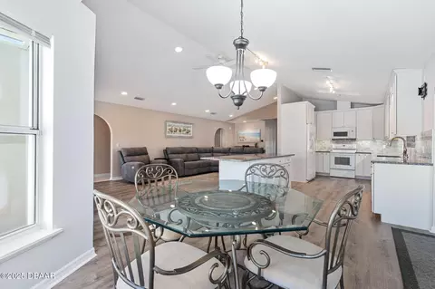 Dining - 33 Magnolia Dr N, Ormond Beach, FL 32174 photo 2 of 4