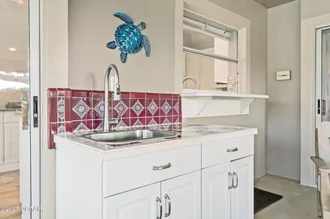 Kitchen - 33 Magnolia Dr N, Ormond Beach, FL 32174 photo 8 of 9