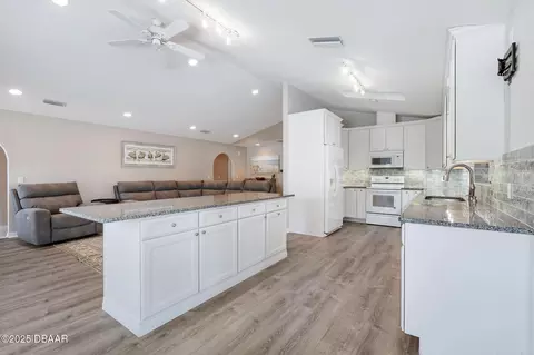 Kitchen - 33 Magnolia Dr N, Ormond Beach, FL 32174 photo 2 of 9