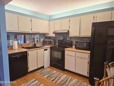 Kitchen - 6495 Chasewood Dr, Jupiter, FL 33458 photo 1 of 2