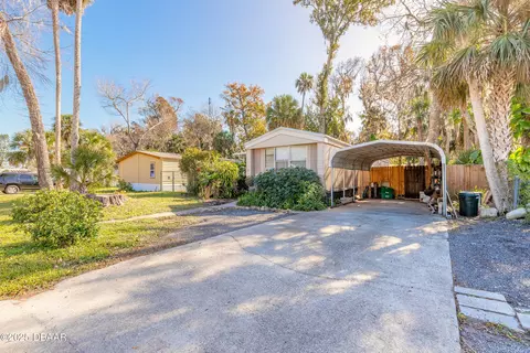 1051 Green Acres Cir N, South Daytona, FL 32119