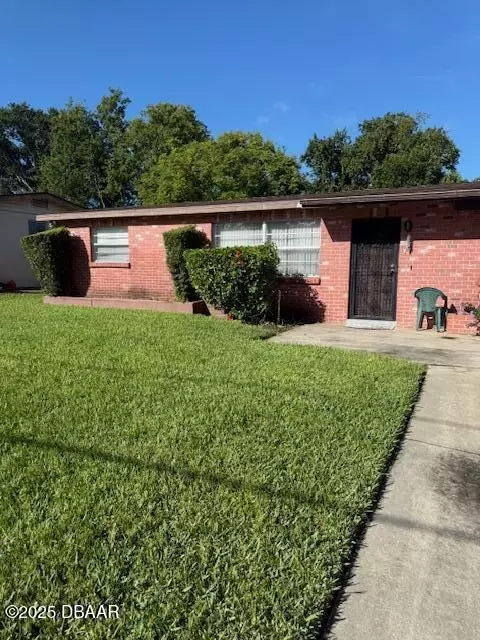744 Essex Rd, Daytona Beach, FL 32114