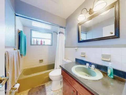 Bath - 16 Oak Ave, Ormond Beach, FL 32174 photo 1 of 5