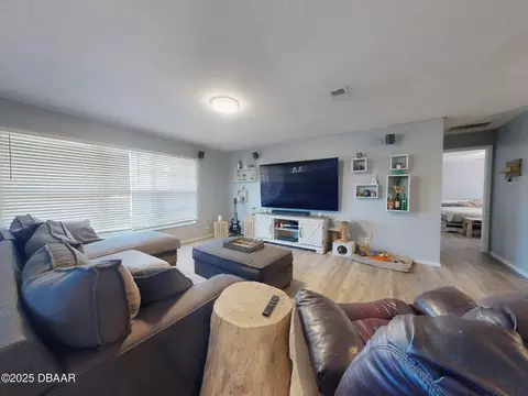 Living - 16 Oak Ave, Ormond Beach, FL 32174 photo 2 of 9