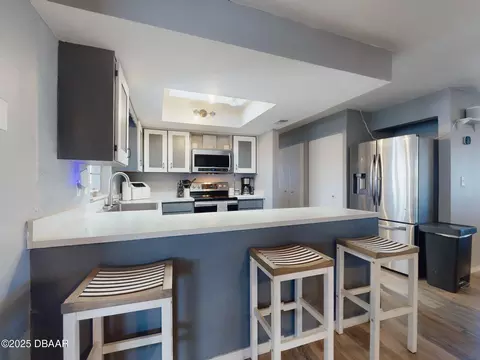 Kitchen - 16 Oak Ave, Ormond Beach, FL 32174 photo 2 of 10