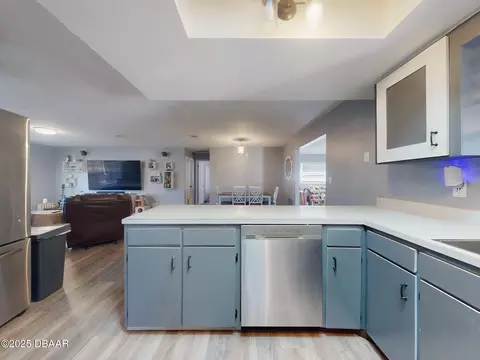 Kitchen - 16 Oak Ave, Ormond Beach, FL 32174 photo 7 of 10
