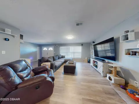 Living - 16 Oak Ave, Ormond Beach, FL 32174 photo 3 of 9