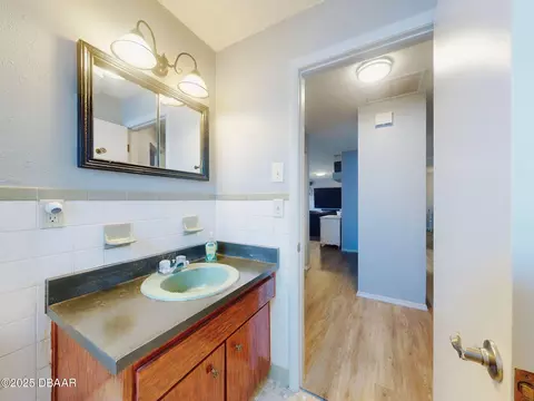 Bath - 16 Oak Ave, Ormond Beach, FL 32174 photo 3 of 5