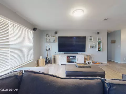 Living - 16 Oak Ave, Ormond Beach, FL 32174 photo 7 of 9