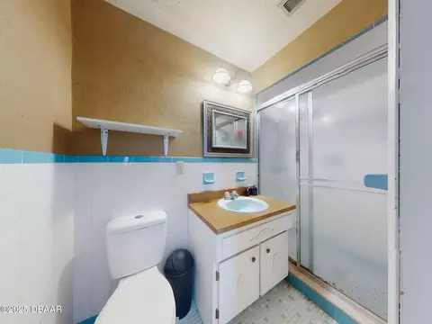 Bath - 16 Oak Ave, Ormond Beach, FL 32174 photo 4 of 5