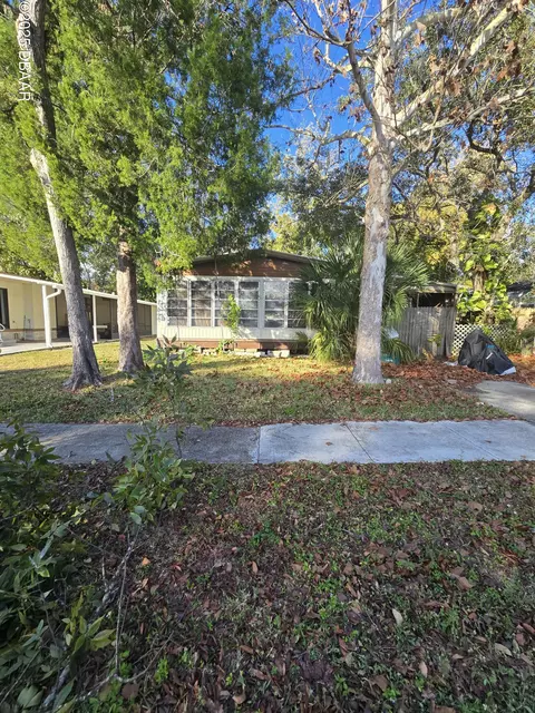 8 Golden Gate Cir, Port Orange, FL 32129