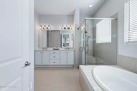 Bath - 655 Southlake Dr, Ormond Beach, FL 32174 photo 1 of 3