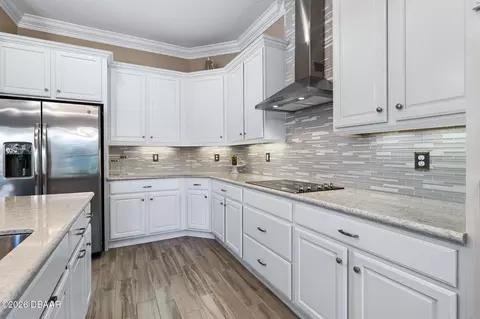 Kitchen - 655 Southlake Dr, Ormond Beach, FL 32174 photo 3 of 6