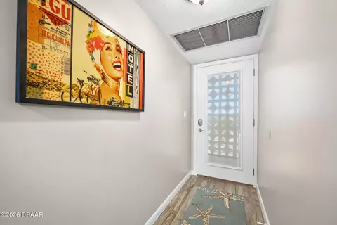 Entry Way - 111 S Atlantic Ave, Ormond Beach, FL 32176 photo 2 of 3