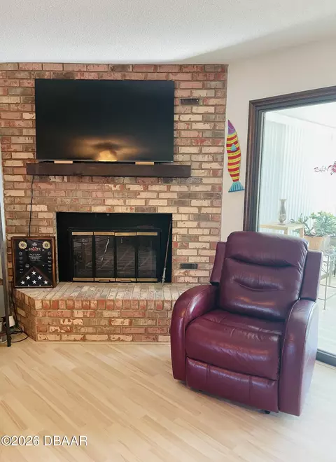 Living - 22 Seabridge Dr, Ormond Beach, FL 32176 photo 3 of 3