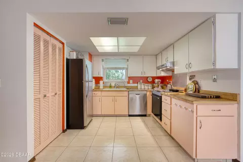 Kitchen - 17 Brookside Cir, Ormond Beach, FL 32174 photo 1 of 2