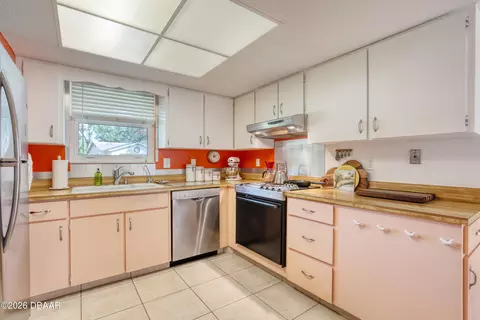 Kitchen - 17 Brookside Cir, Ormond Beach, FL 32174 photo 2 of 2