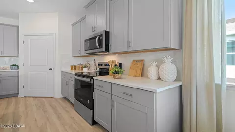 Kitchen - 301 Bracer Way, Ormond Beach, FL 32174 photo 4 of 7