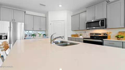 Kitchen - 301 Bracer Way, Ormond Beach, FL 32174 photo 7 of 7