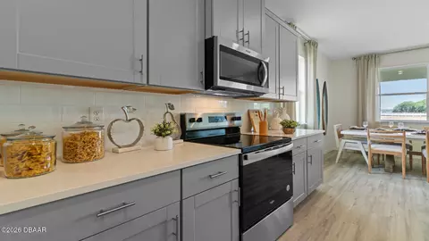 Kitchen - 301 Bracer Way, Ormond Beach, FL 32174 photo 3 of 7