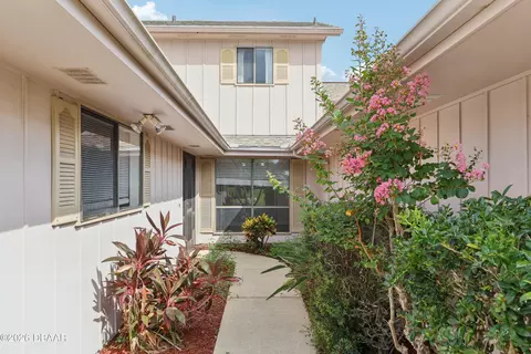 102 Golf Club Dr, New Smyrna Beach, FL 32168