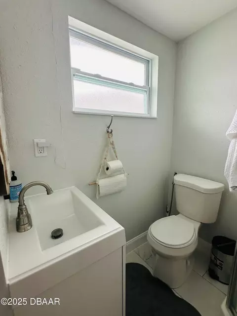 Bath - 49 Alamanda Dr, Ormond Beach, FL 32176 photo 2 of 8