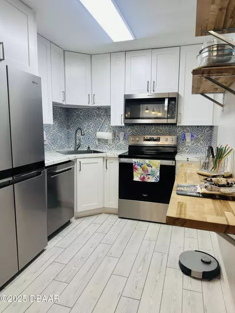 Kitchen - 49 Alamanda Dr, Ormond Beach, FL 32176 photo 2 of 6