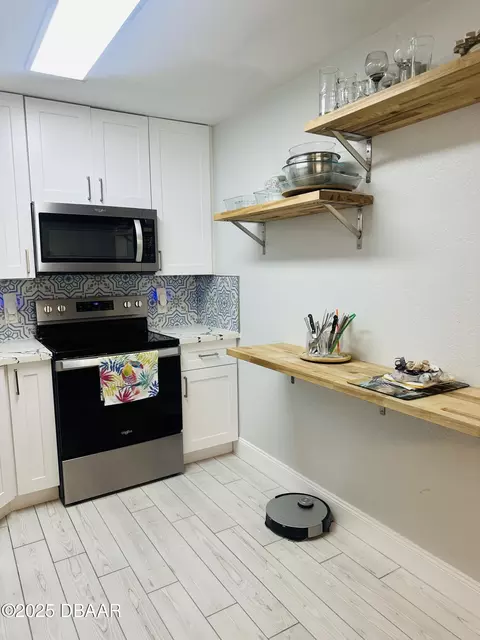 Kitchen - 49 Alamanda Dr, Ormond Beach, FL 32176 photo 3 of 6
