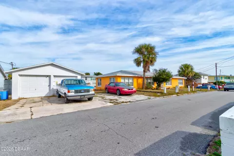 527 Eastwood Ln, Daytona Beach, FL 32118