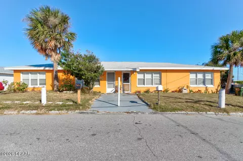 527 Eastwood Ln, Daytona Beach, FL 32118