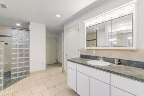 Bath - 12 Pearl Dr, Ormond Beach, FL 32174 photo 5 of 8