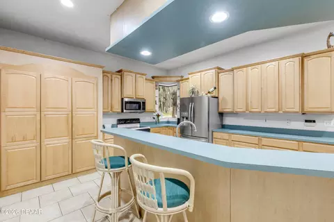 Kitchen - 12 Pearl Dr, Ormond Beach, FL 32174 photo 9 of 10