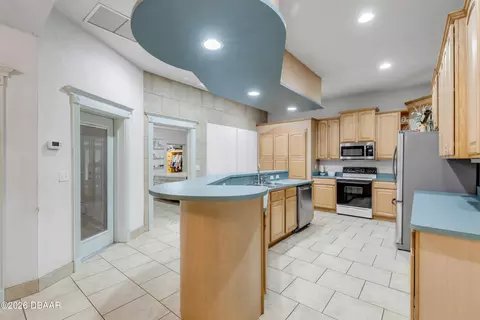 Kitchen - 12 Pearl Dr, Ormond Beach, FL 32174 photo 4 of 10