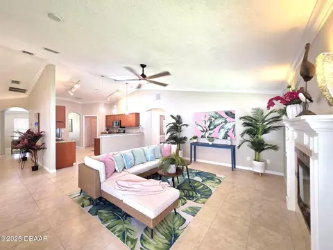 Living - 11 Spanish Waters Dr, Ormond Beach, FL 32176 photo 1 of 3