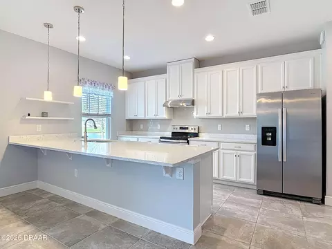 Kitchen - 5644 Estero Loop, Port Orange, FL 32128 photo 1 of 5