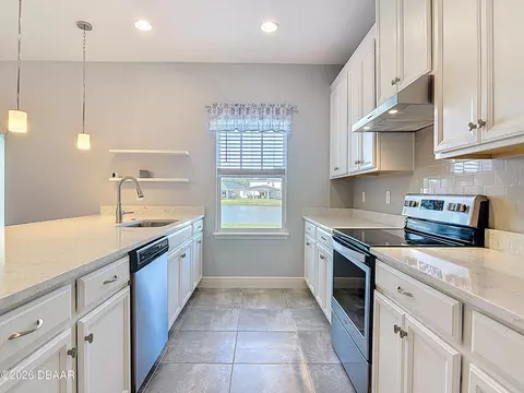Kitchen - 5644 Estero Loop, Port Orange, FL 32128 photo 2 of 5