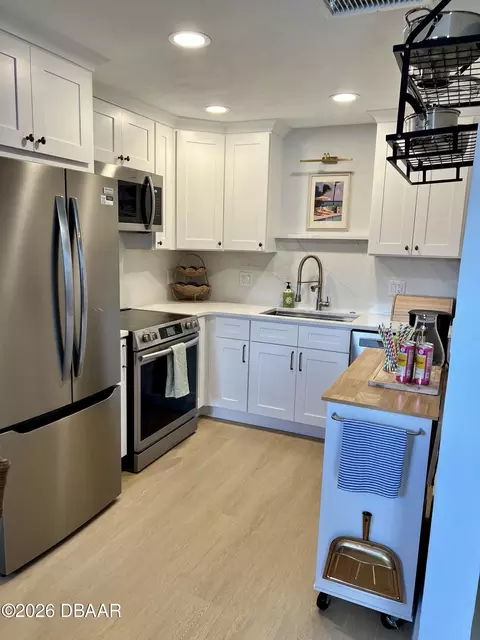 Kitchen - 41 Brooks Dr, Ormond Beach, FL 32176 photo 2 of 5