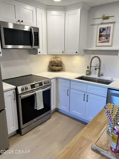 Kitchen - 41 Brooks Dr, Ormond Beach, FL 32176 photo 4 of 5